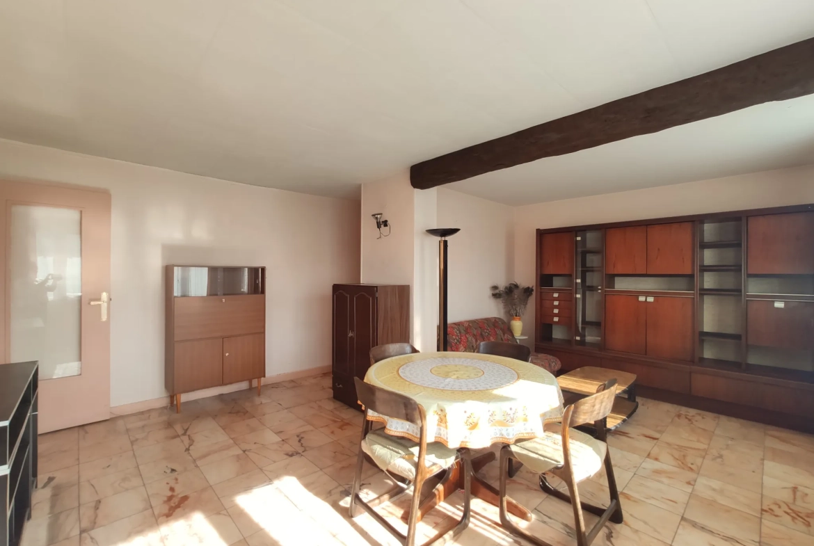Appartement F4 de 64 m2 à vendre à Vitry-sur-Seine avec parking et vue dégagée 