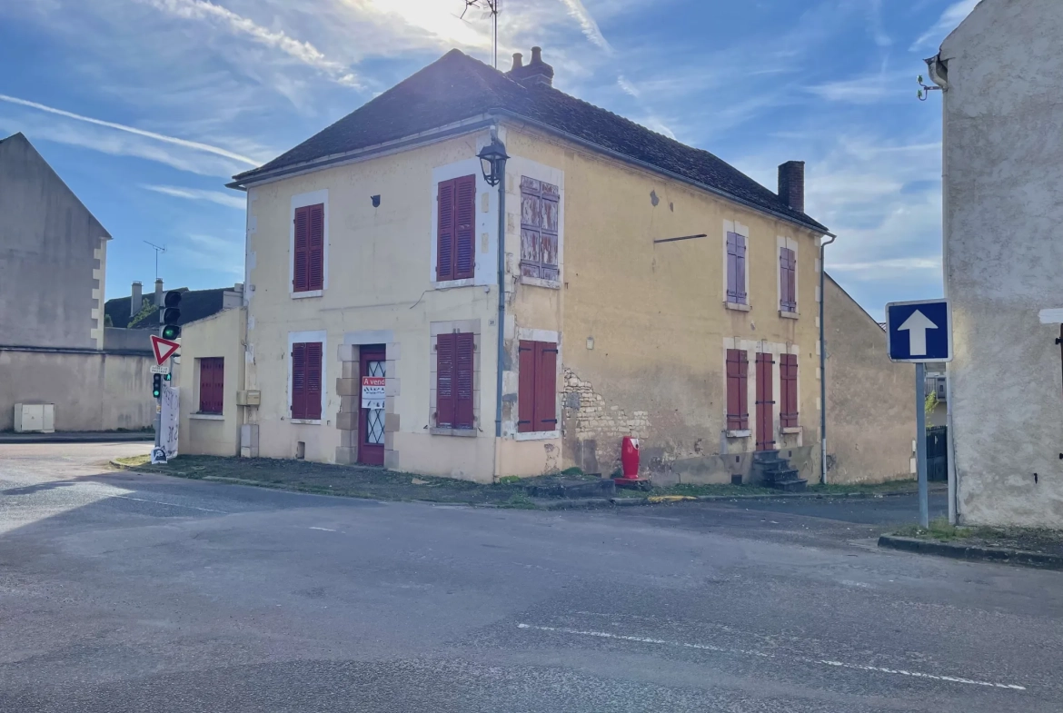 Ancien restaurant avec partie habitation et fort potentiel à Coulanges-sur-Yonne 