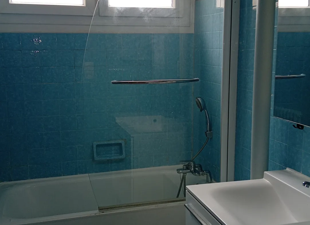 Appartement T3 à Millau avec cave, proche commodités et travaux à prévoir 