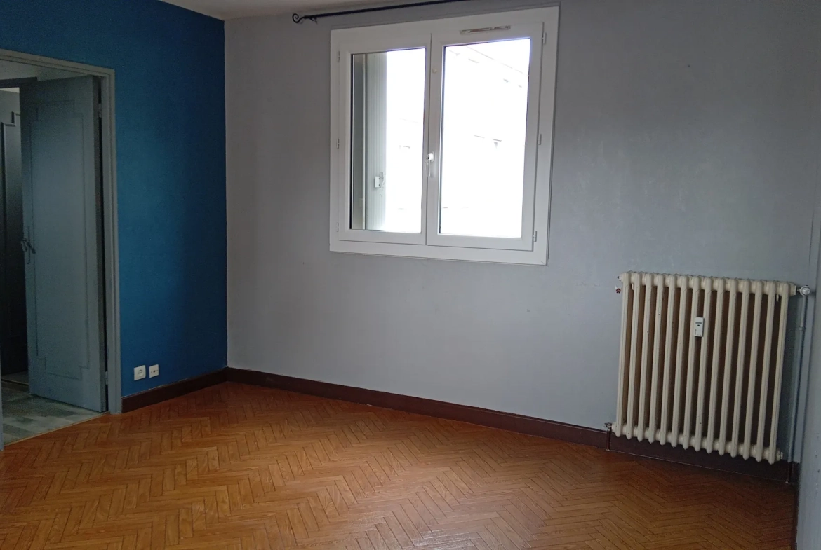 Appartement T3 à Millau avec cave, proche commodités et travaux à prévoir 