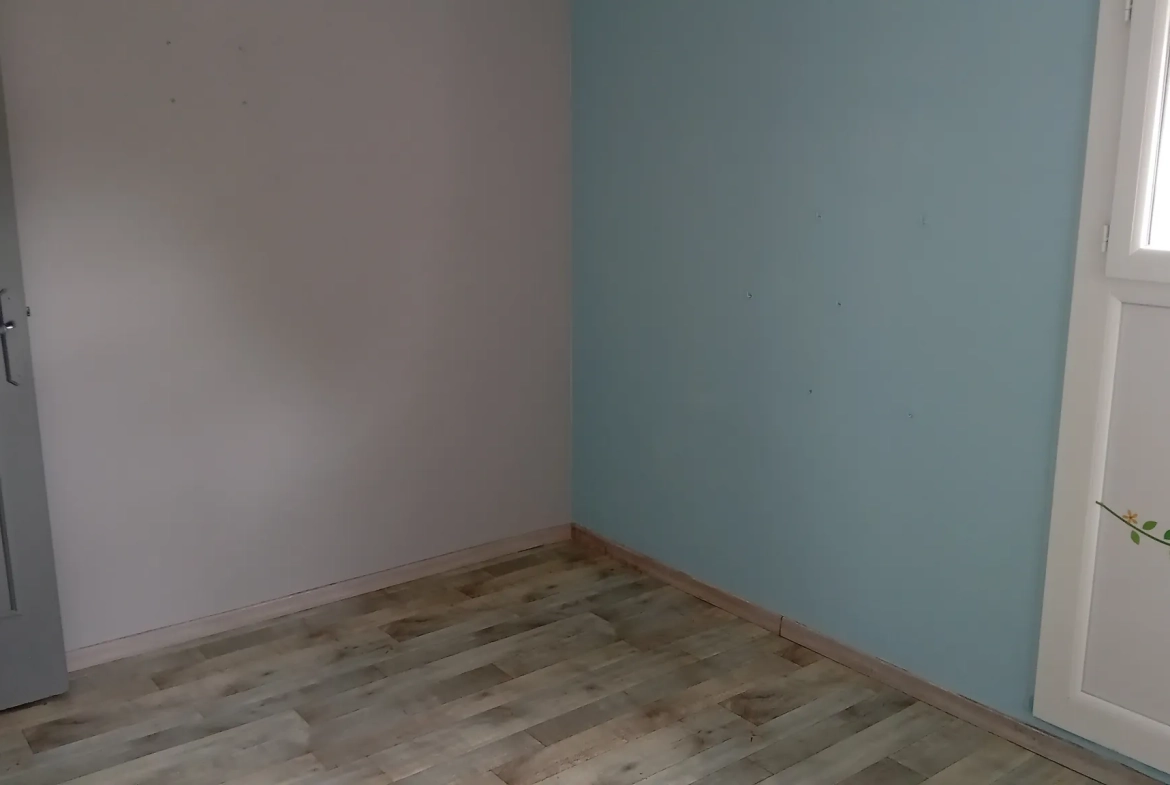 Appartement T3 à Millau avec cave, proche commodités et travaux à prévoir 