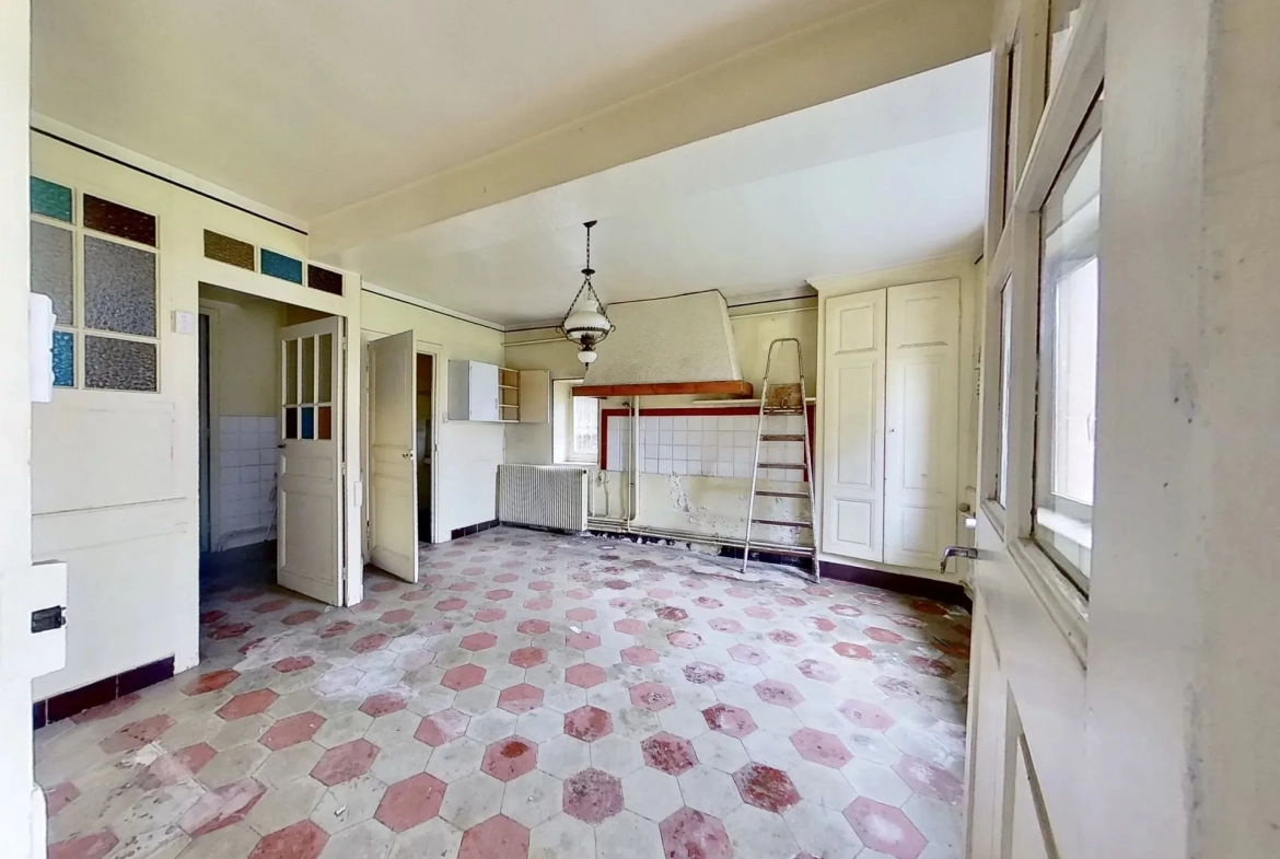 Maison à rénover de 155 m² avec grand terrain à Ternay (69) 