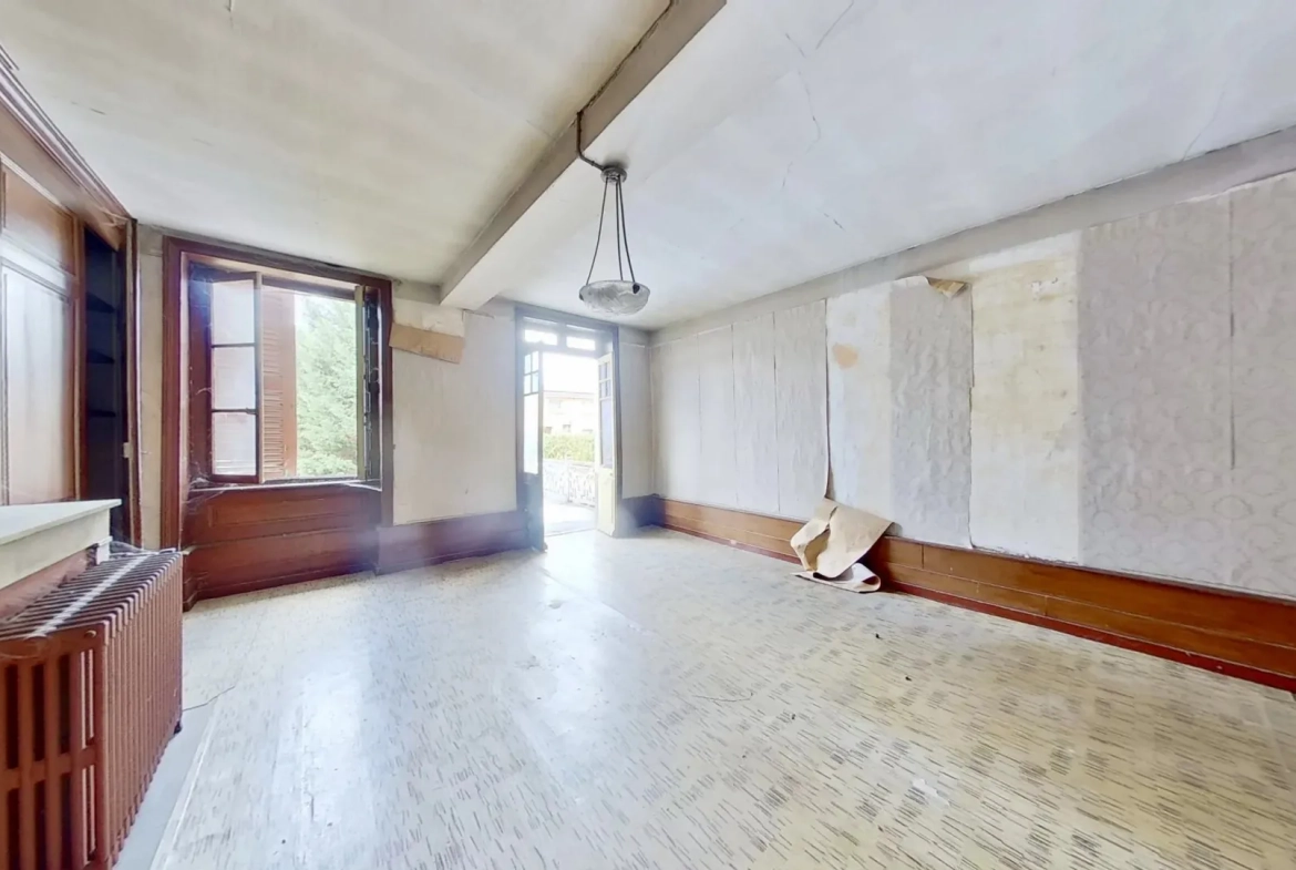 Maison à rénover de 155 m² avec grand terrain à Ternay (69) 
