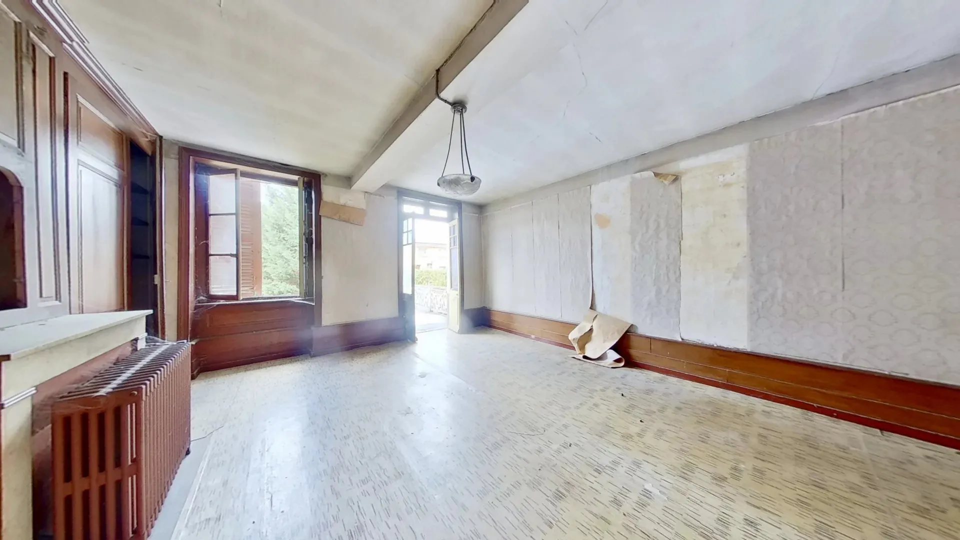 Maison à rénover de 155 m² avec grand terrain à Ternay (69) 