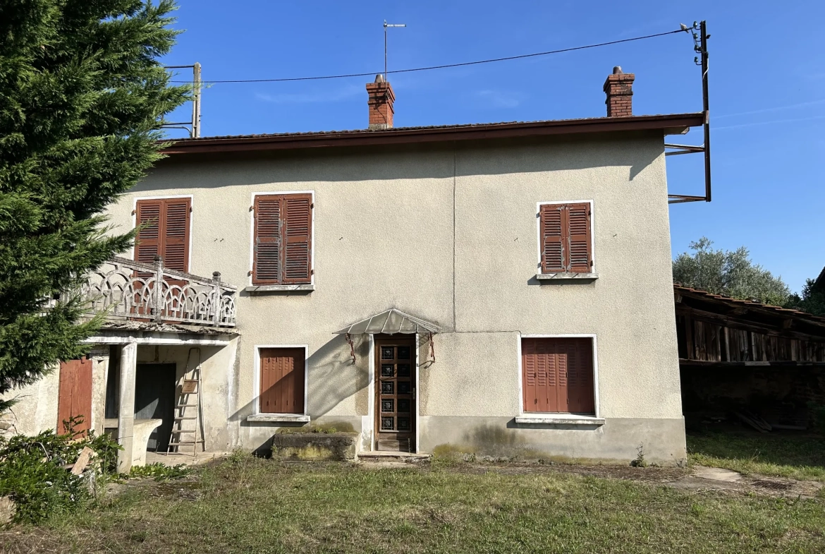 Maison à rénover de 155 m² avec grand terrain à Ternay (69) 