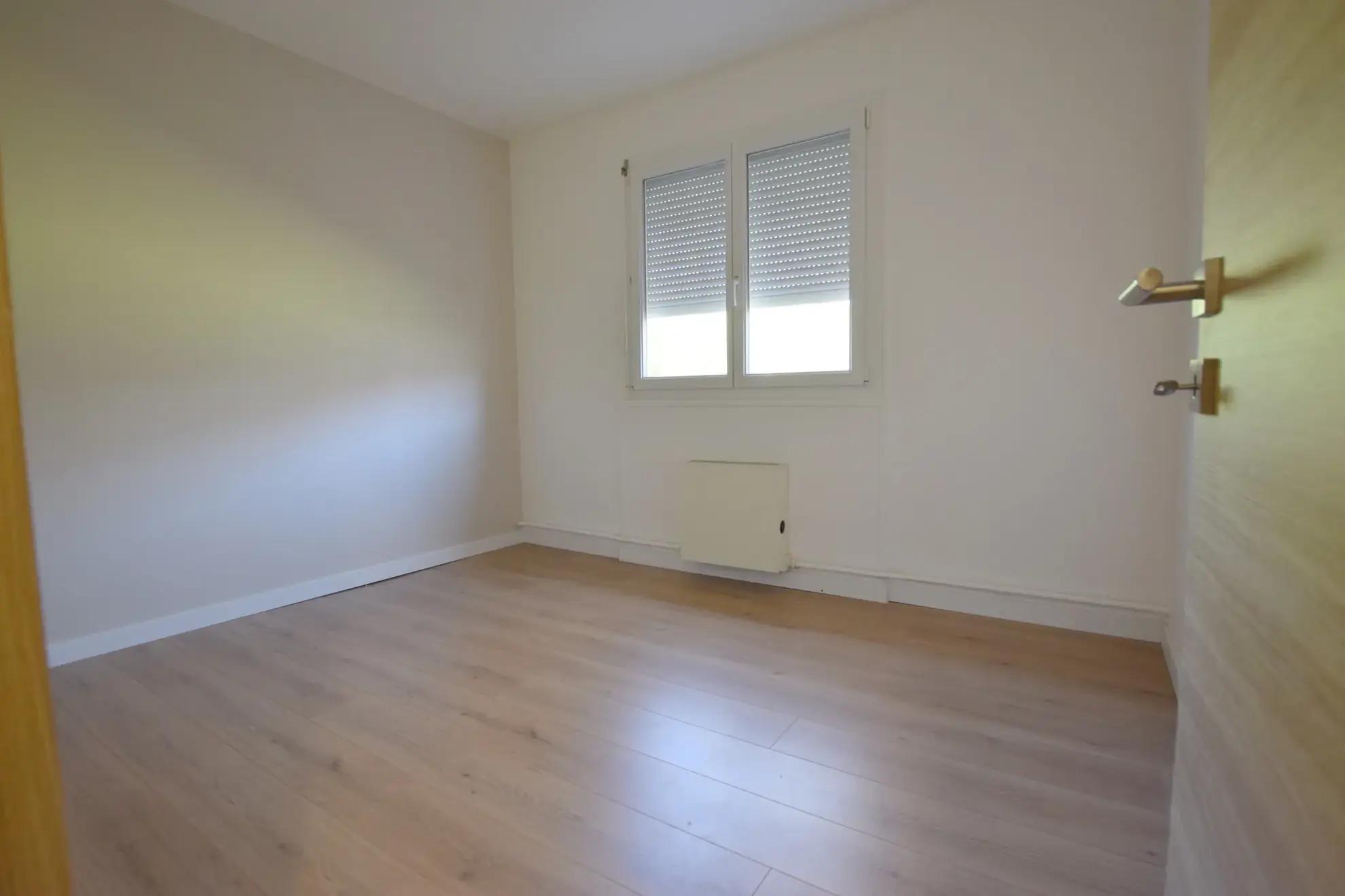 Maison mitoyenne rénovée avec jardin à Héricourt (70) – 3 chambres, garage, à proximité des commerces 