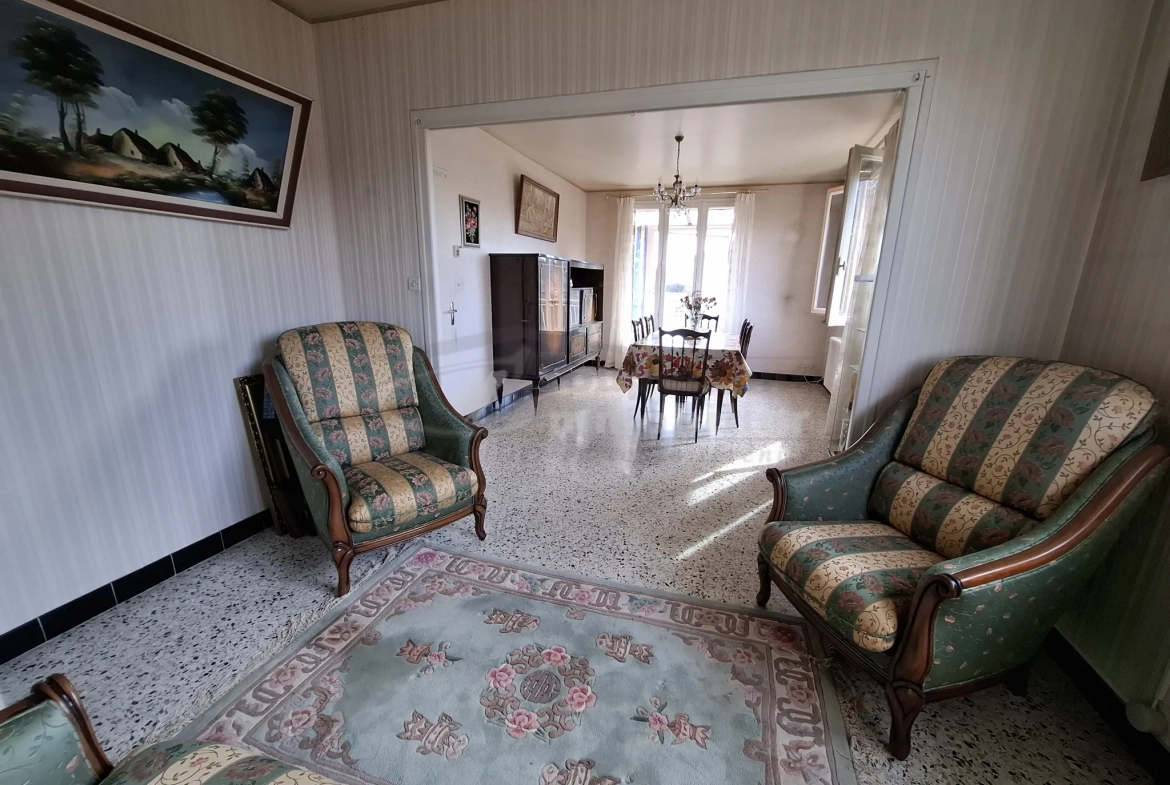 Maison de 92 m² à Pizancon avec jardin clos et garage, performante en rénovation énergétique 