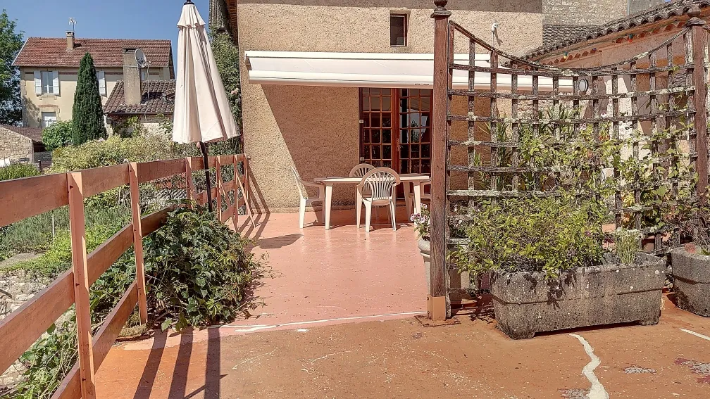 Maison de bastide avec gîte et jardin à Montcabrier (46700) 