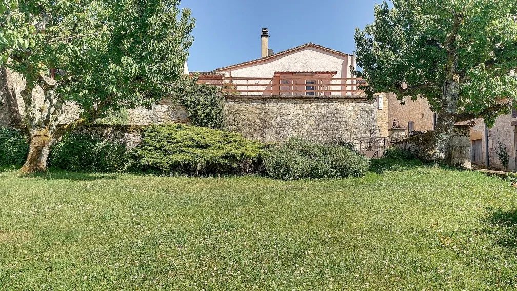 Maison de bastide avec gîte et jardin à Montcabrier (46700) 