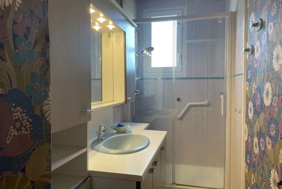 À vendre maison familiale à Romans-sur-Isère avec jardin de 934 m² et vue sur le Vercors 