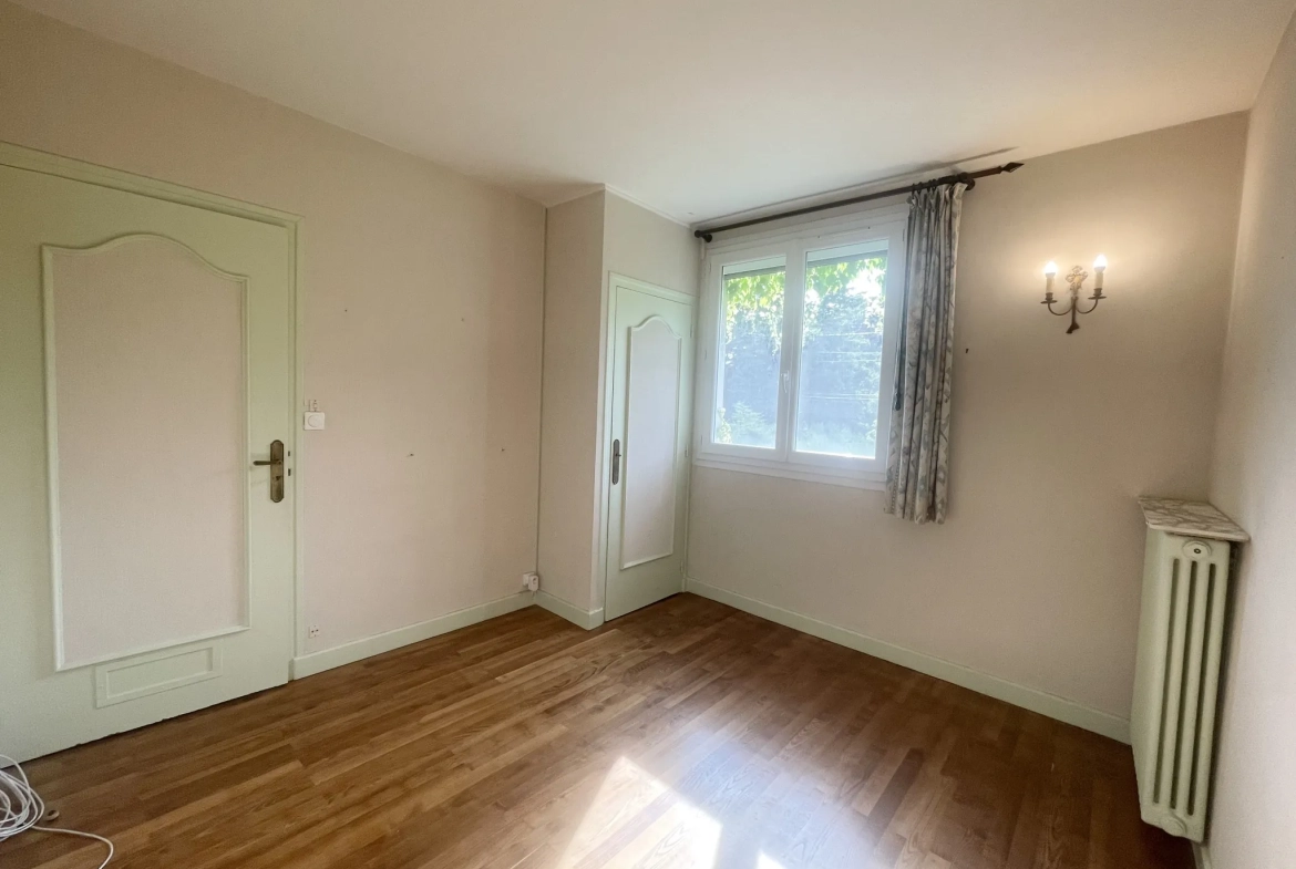 À vendre maison familiale à Romans-sur-Isère avec jardin de 934 m² et vue sur le Vercors 