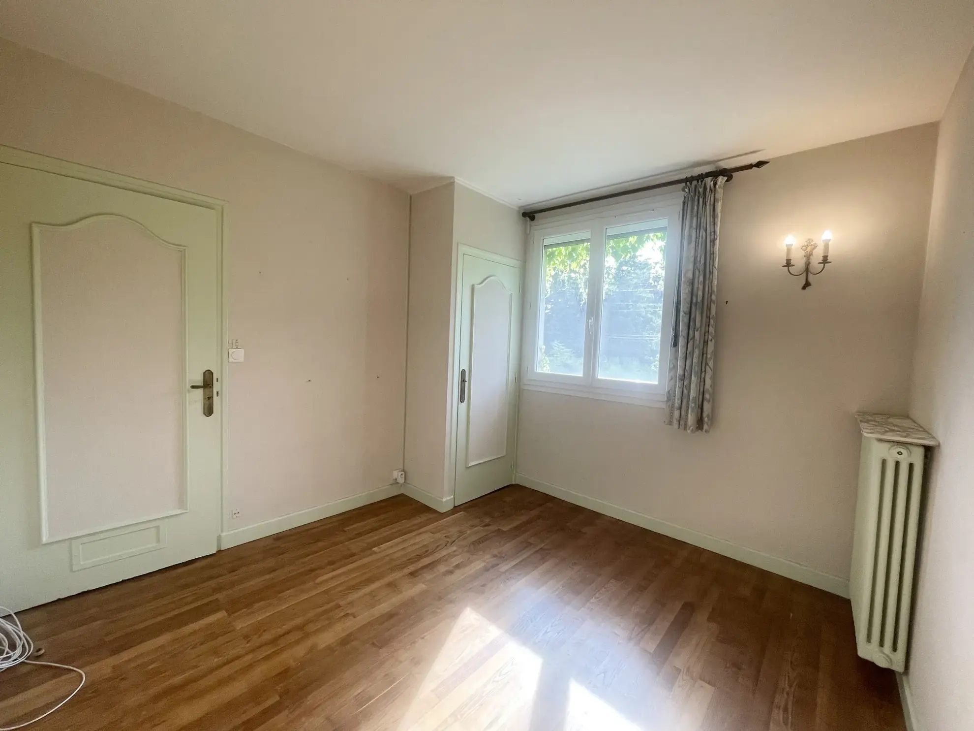 À vendre maison familiale à Romans-sur-Isère avec jardin de 934 m² et vue sur le Vercors 