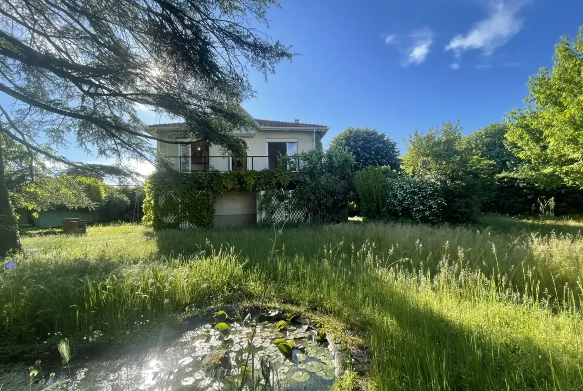 À vendre maison familiale à Romans-sur-Isère avec jardin de 934 m² et vue sur le Vercors 