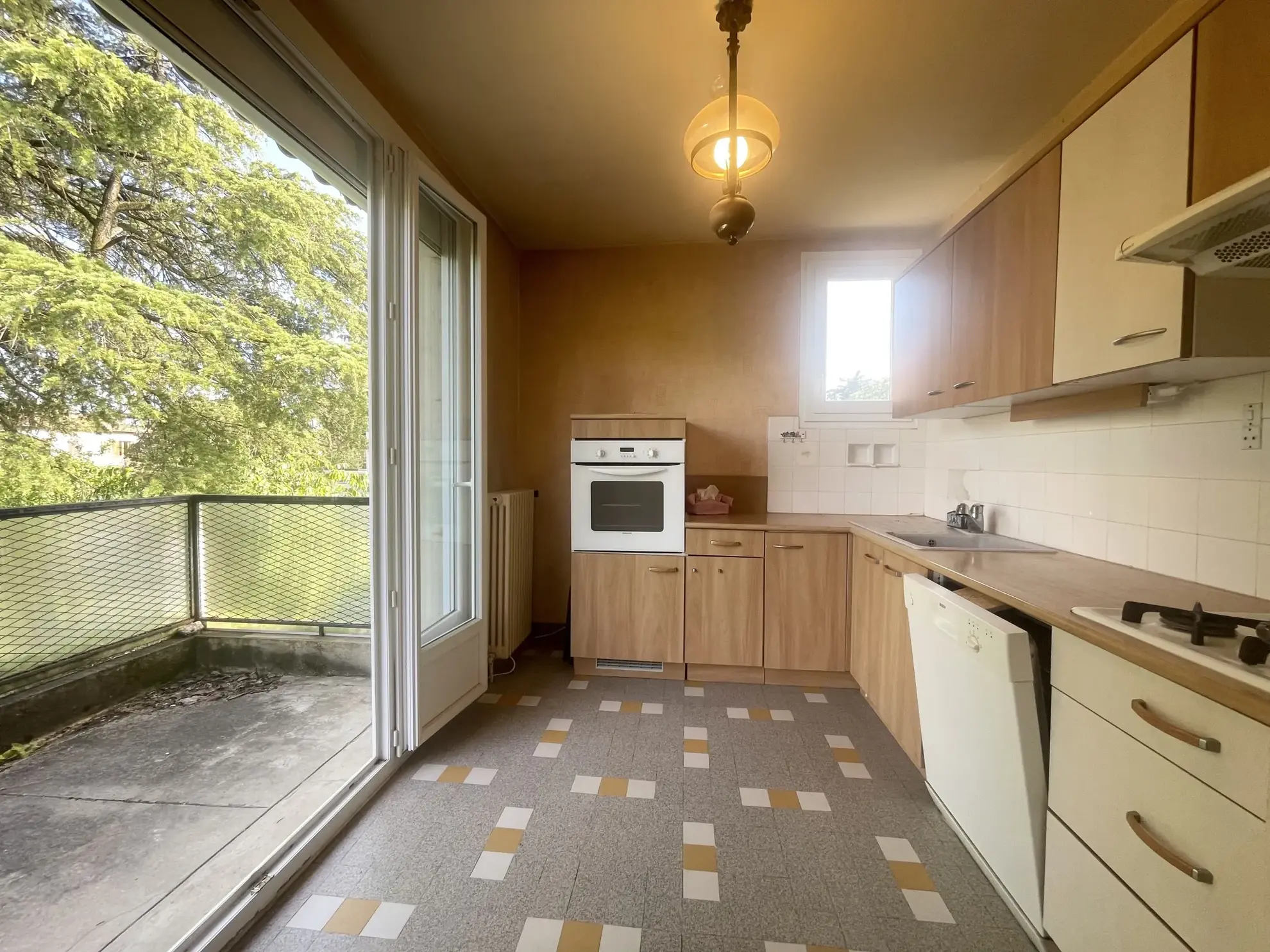 À vendre maison familiale à Romans-sur-Isère avec jardin de 934 m² et vue sur le Vercors 