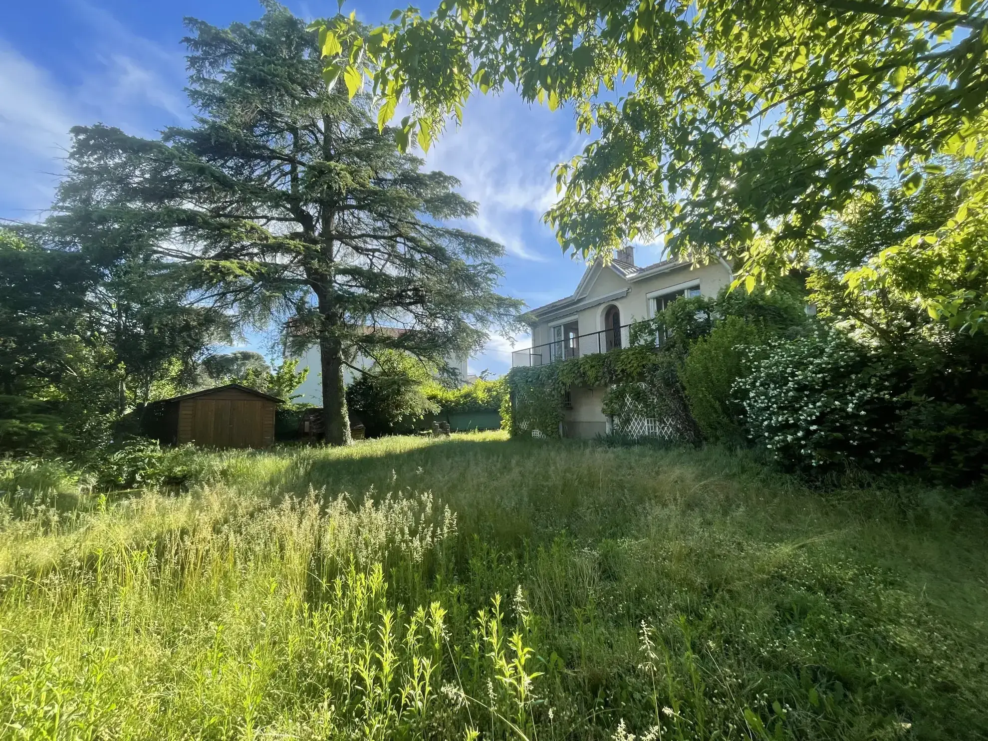 À vendre maison familiale à Romans-sur-Isère avec jardin de 934 m² et vue sur le Vercors 