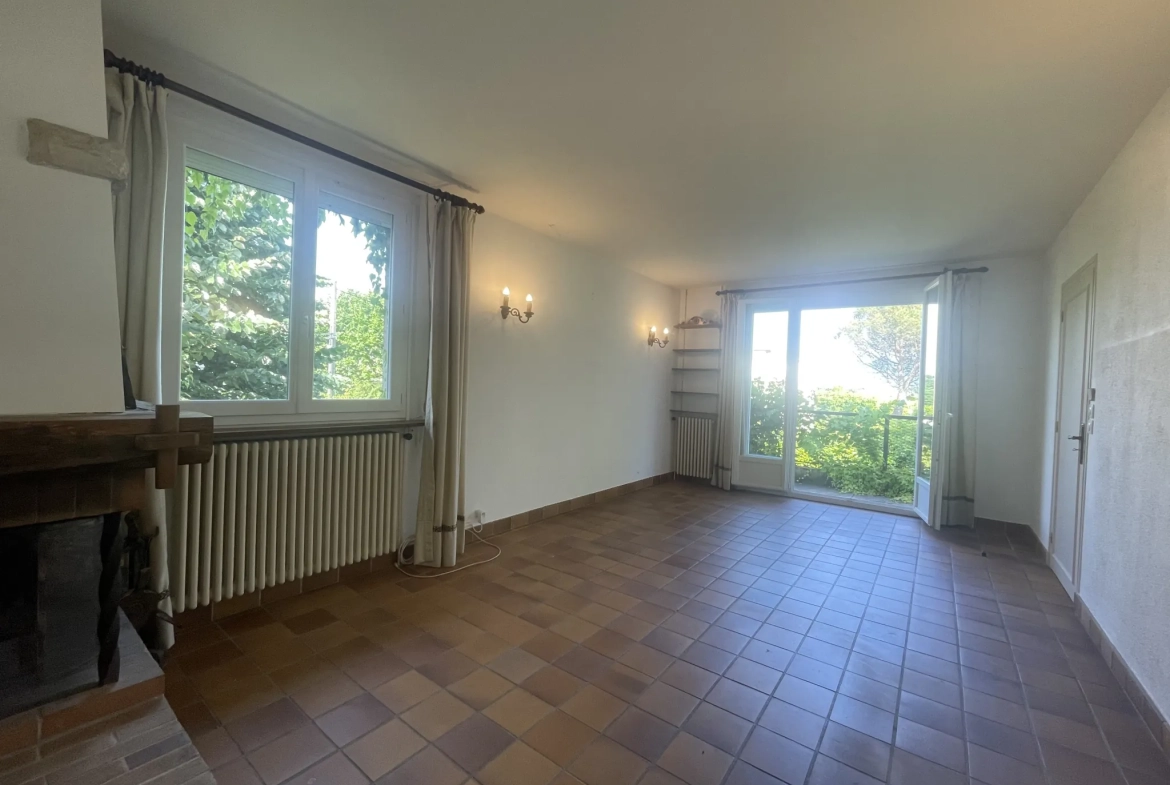 À vendre maison familiale à Romans-sur-Isère avec jardin de 934 m² et vue sur le Vercors 