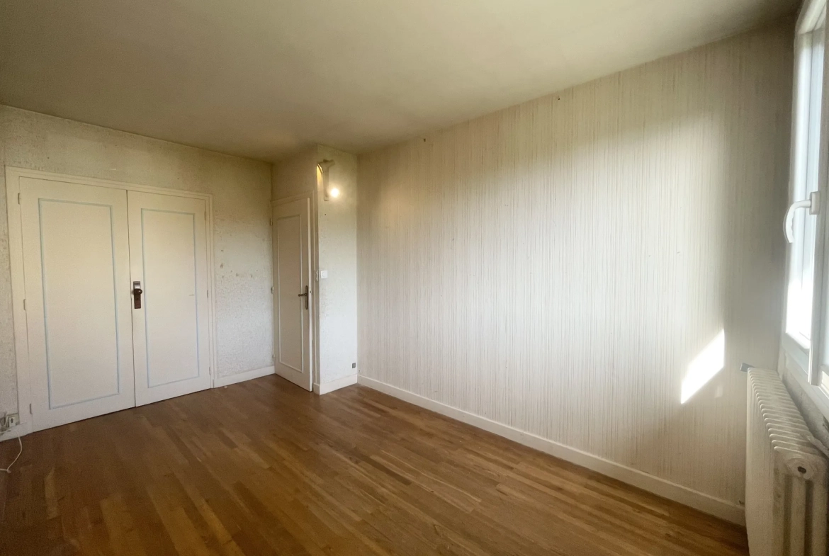 À vendre maison familiale à Romans-sur-Isère avec jardin de 934 m² et vue sur le Vercors 