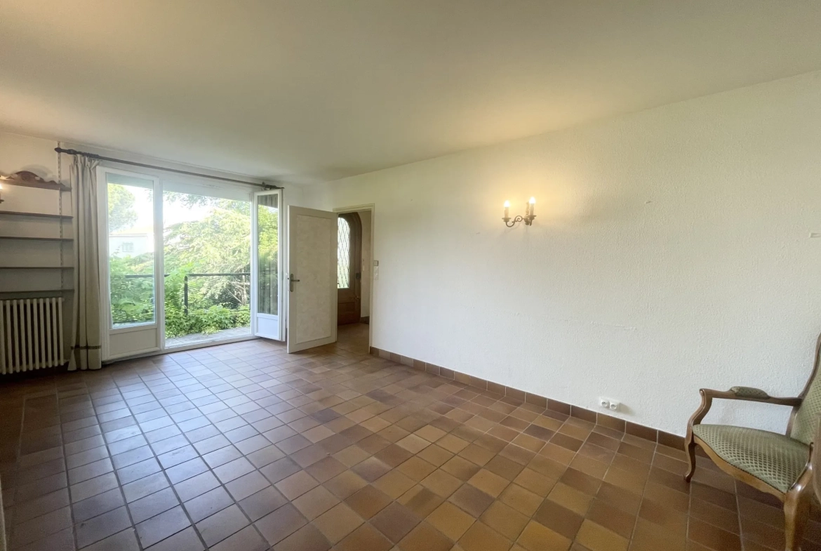 À vendre maison familiale à Romans-sur-Isère avec jardin de 934 m² et vue sur le Vercors 