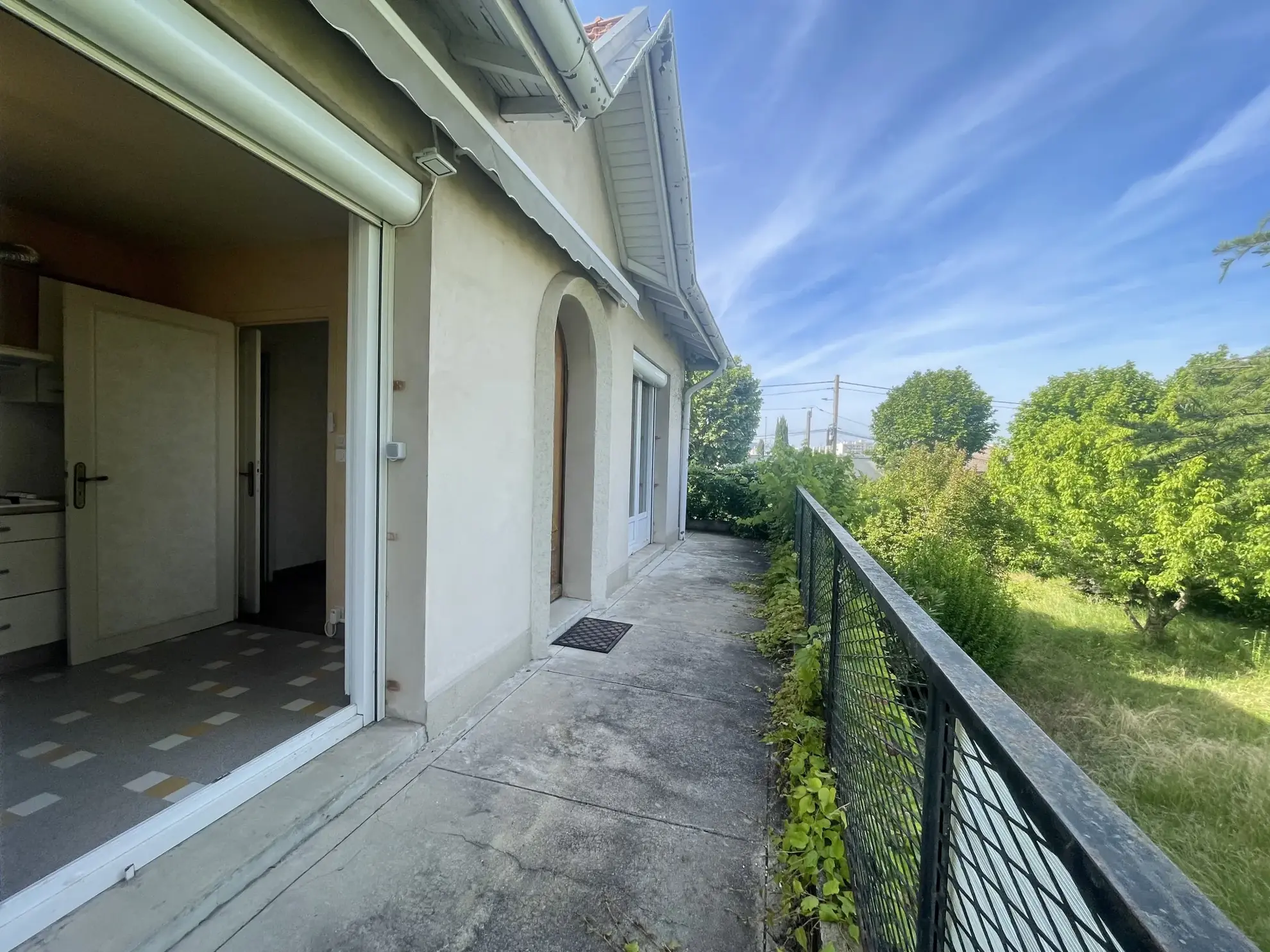 À vendre maison familiale à Romans-sur-Isère avec jardin de 934 m² et vue sur le Vercors 