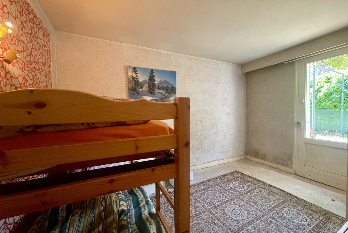 À vendre maison familiale à Romans-sur-Isère avec jardin de 934 m² et vue sur le Vercors 