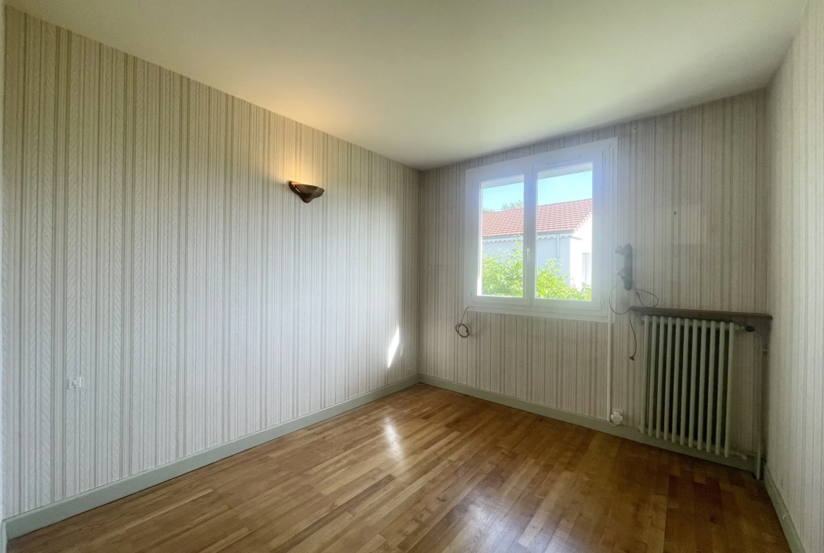 À vendre maison familiale à Romans-sur-Isère avec jardin de 934 m² et vue sur le Vercors 