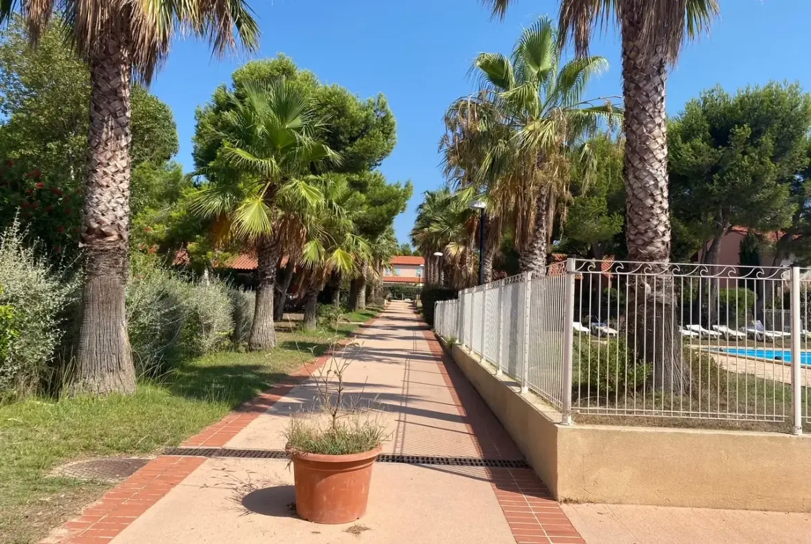 Investissement locatif à Carro : pavillon T4 en bail commercial avec piscine et parking 