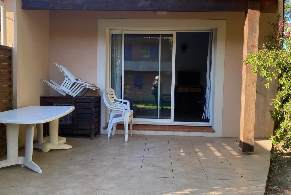Investissement locatif à Carro : pavillon T4 en bail commercial avec piscine et parking 
