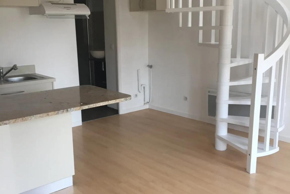 Charmant appartement T2 duplex à Caen Centre, rénové et lumineux 