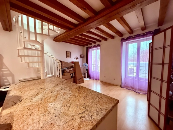 Charmant appartement T2 duplex à Caen Centre, rénové et lumineux