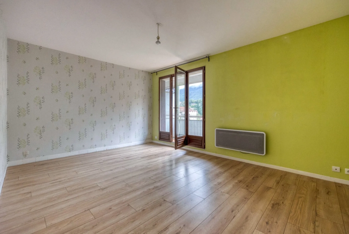 Appartement T4 de 79 m² à Vizille avec balcon, cave et parking, idéalement situé 