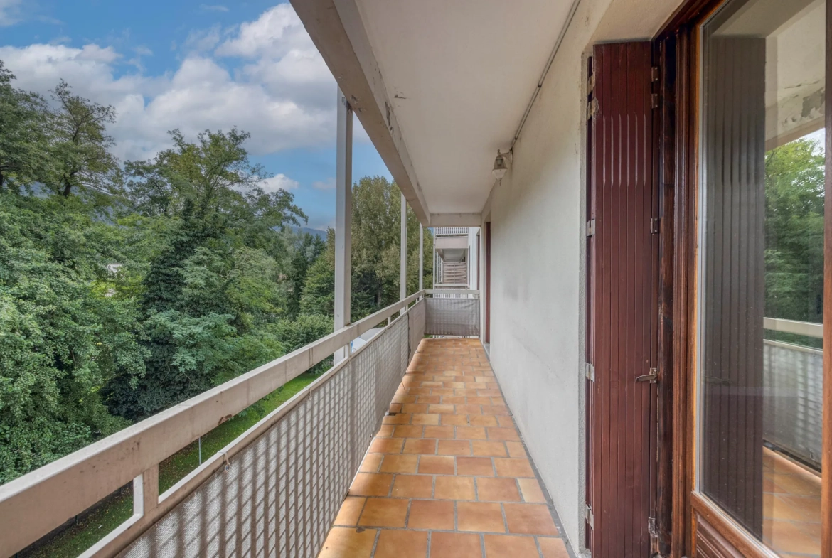 Appartement T4 de 79 m² à Vizille avec balcon, cave et parking, idéalement situé 
