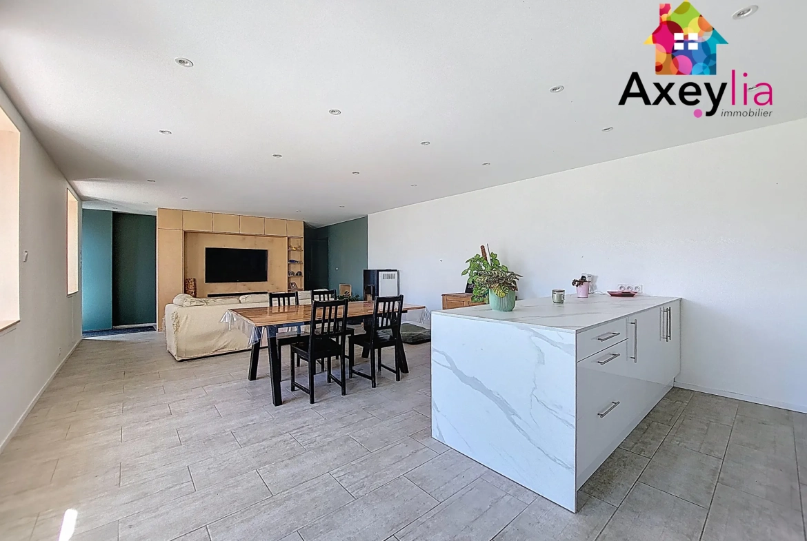 Maison rénovée de 4 chambres à Lentigny avec terrain et dépendances 