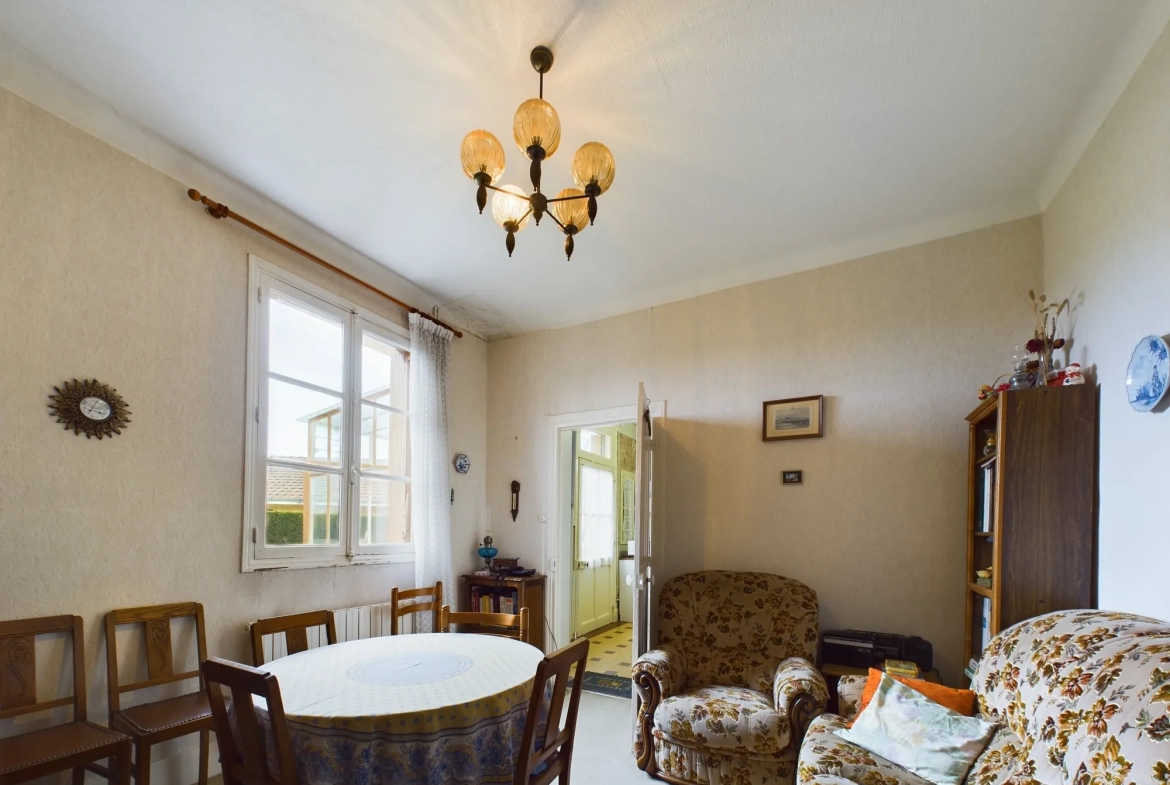 Maison de plain-pied à vendre à Imphy - 65 m² avec garage et dépendance 