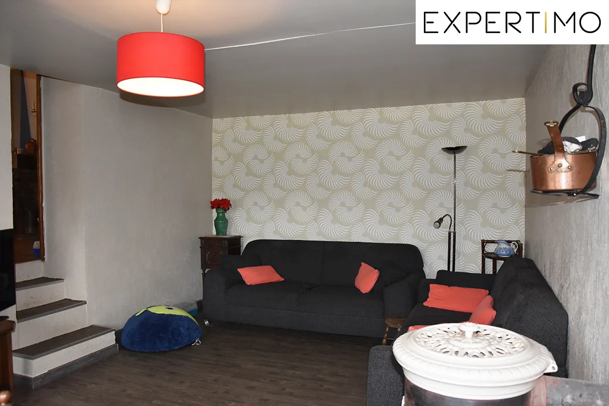Maison à Neuf-Église de 126 m² avec grand terrain à vendre 