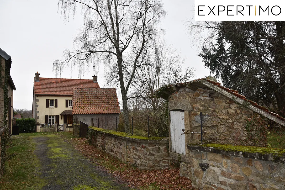 Maison à Neuf-Église de 126 m² avec grand terrain à vendre 