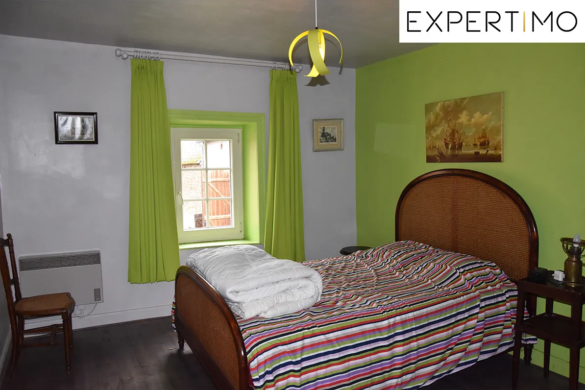 Maison à Neuf-Église de 126 m² avec grand terrain à vendre 
