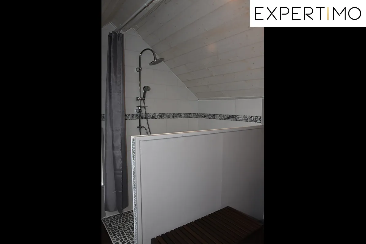 Maison à Neuf-Église de 126 m² avec grand terrain à vendre 