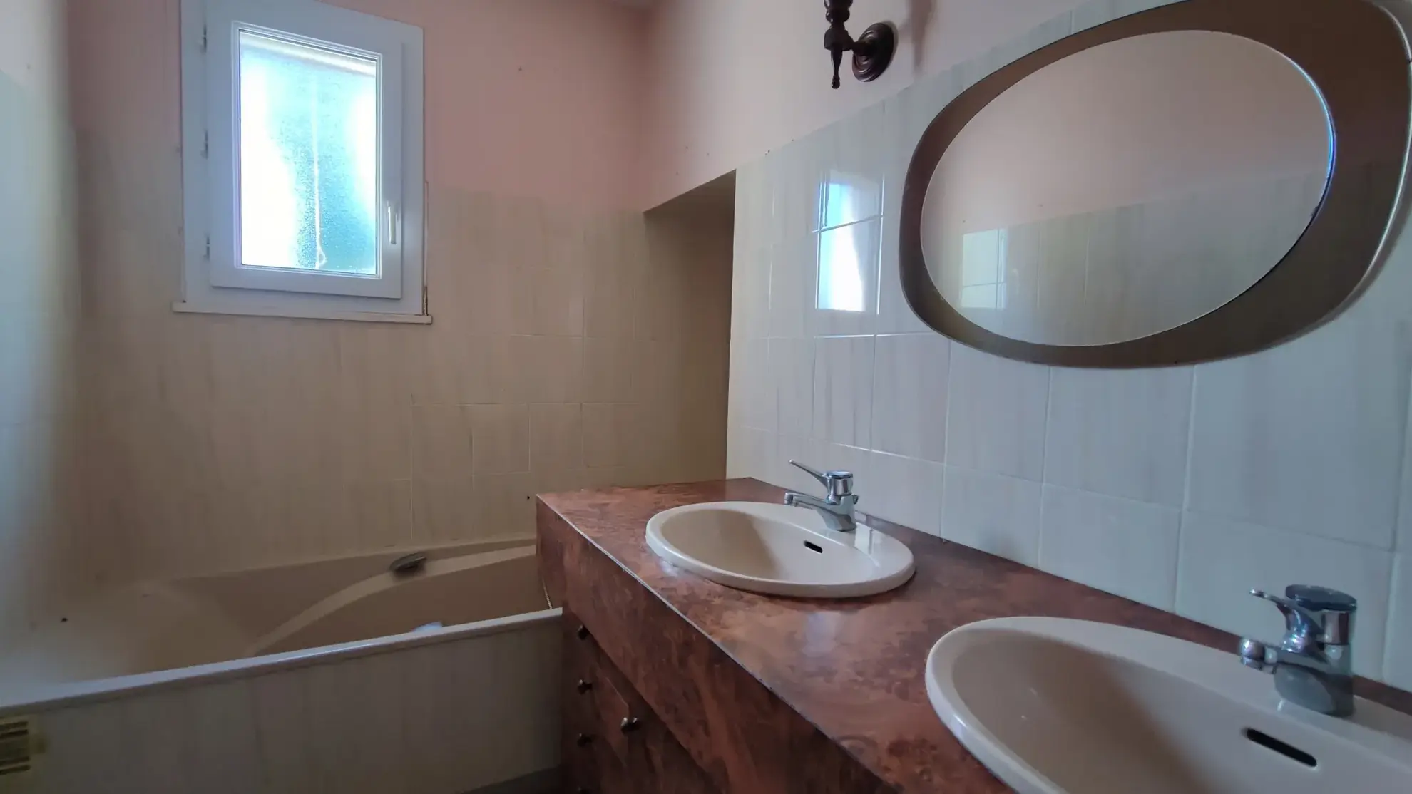 Maison à potentiel avec vue dégagée à Saint Barthélémy Grozon - 99 m² 