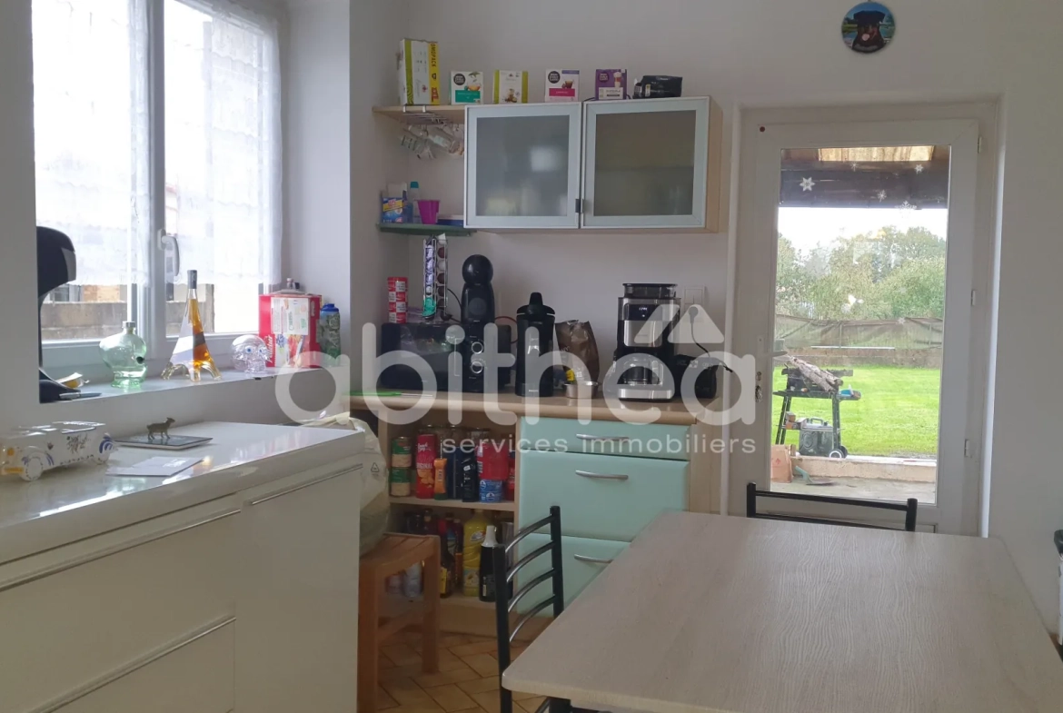 Maison familiale de 175 m² à Roumazieres Loubert sans travaux 