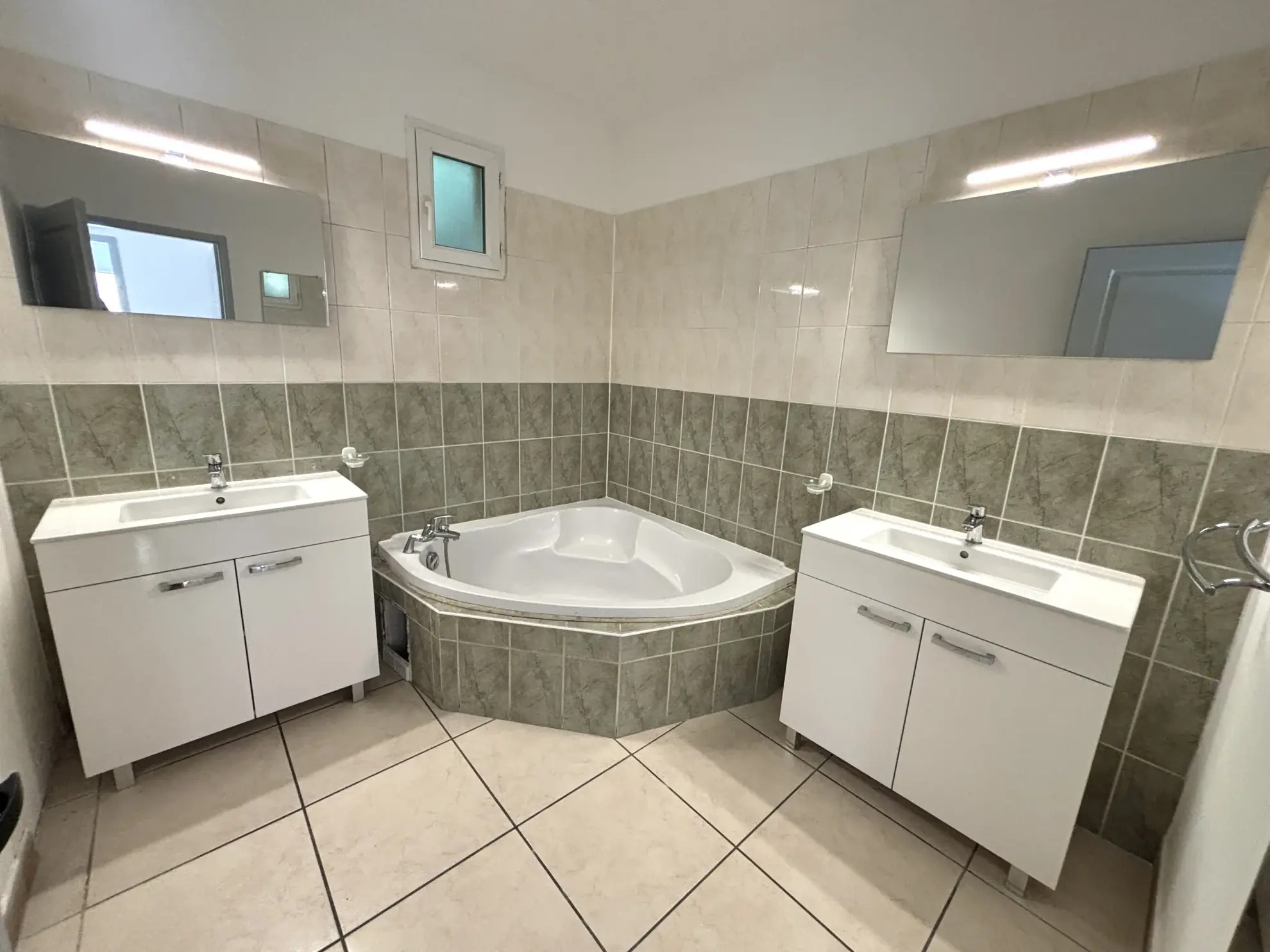 Appartement T4 à Saint Aunès avec terrasse et garage - 73 m² 