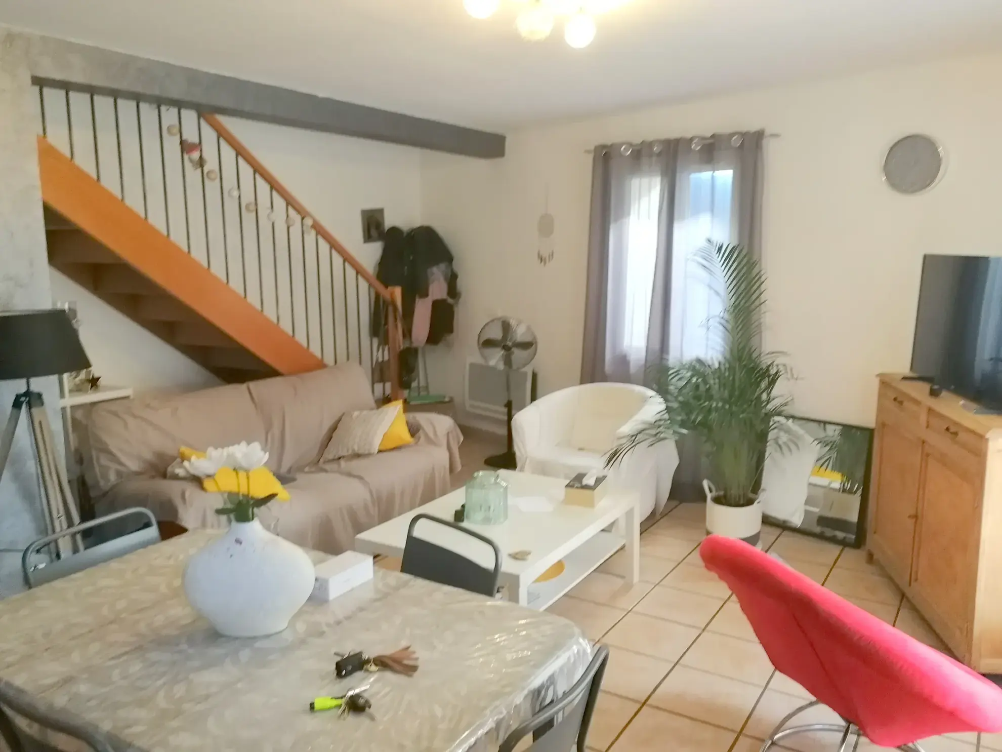 Appartement T3 duplex avec terrasse, parking et cellier à Calvisson 