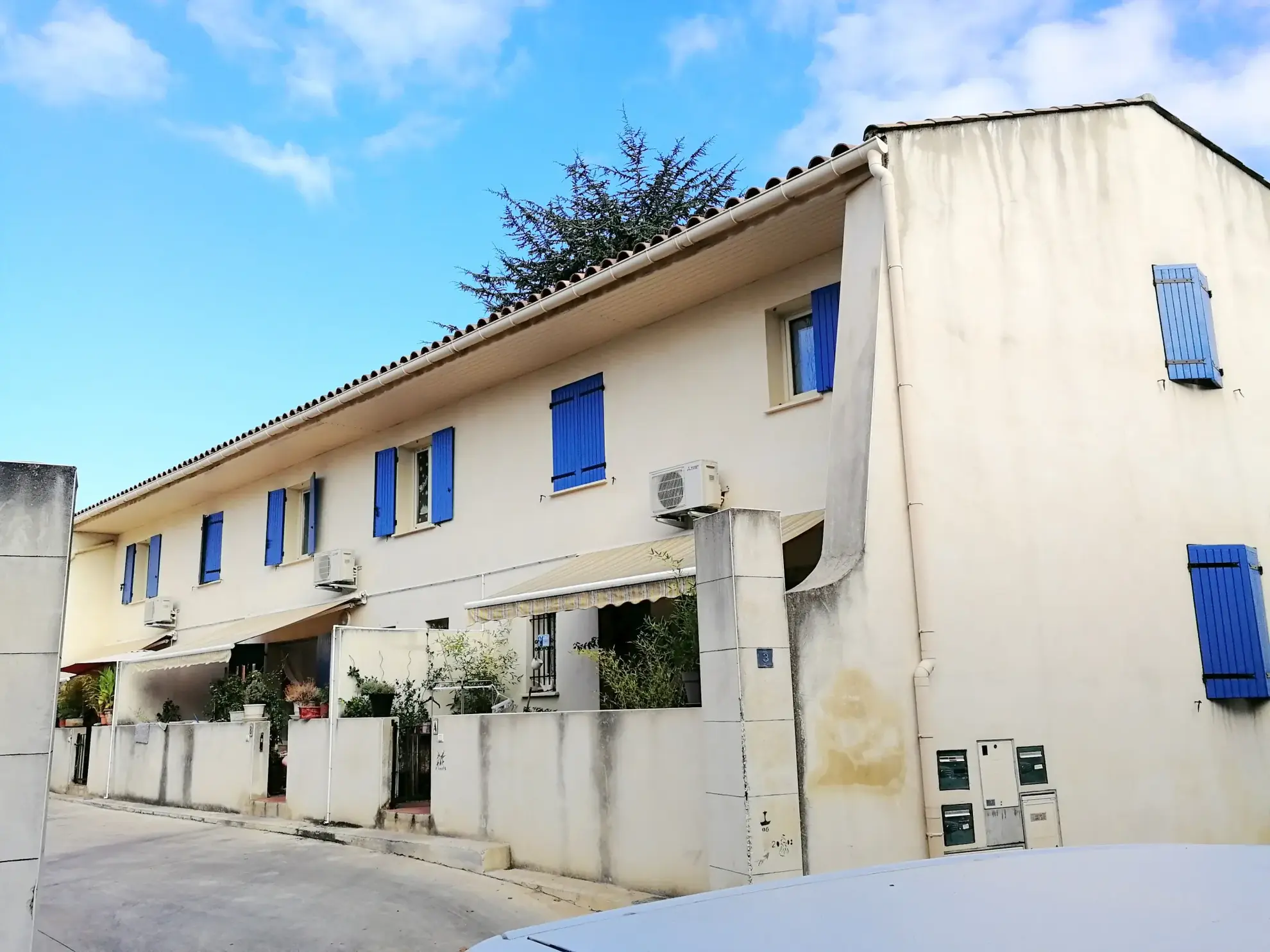 Appartement T3 duplex avec terrasse, parking et cellier à Calvisson 
