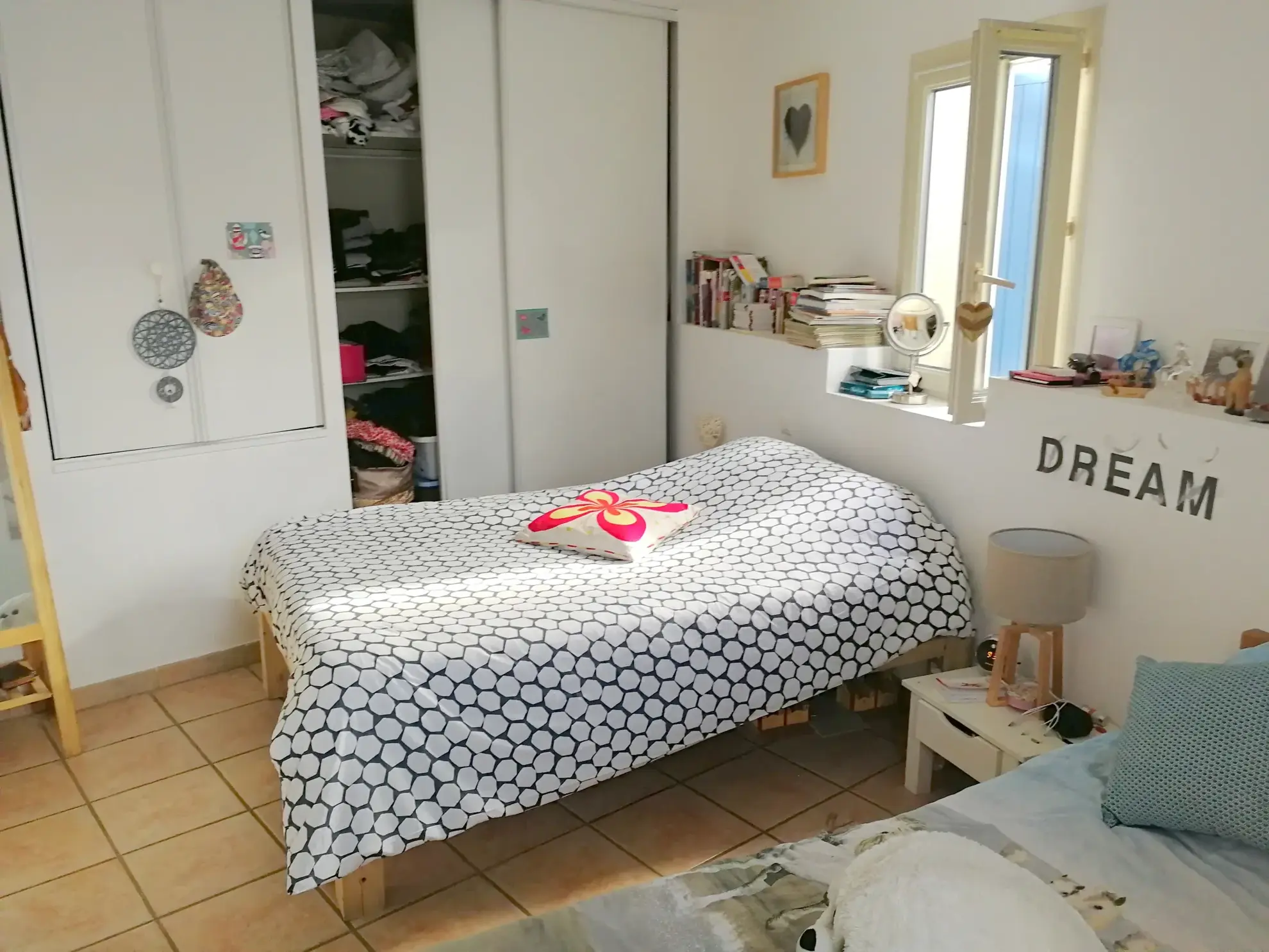 Appartement T3 duplex avec terrasse, parking et cellier à Calvisson 