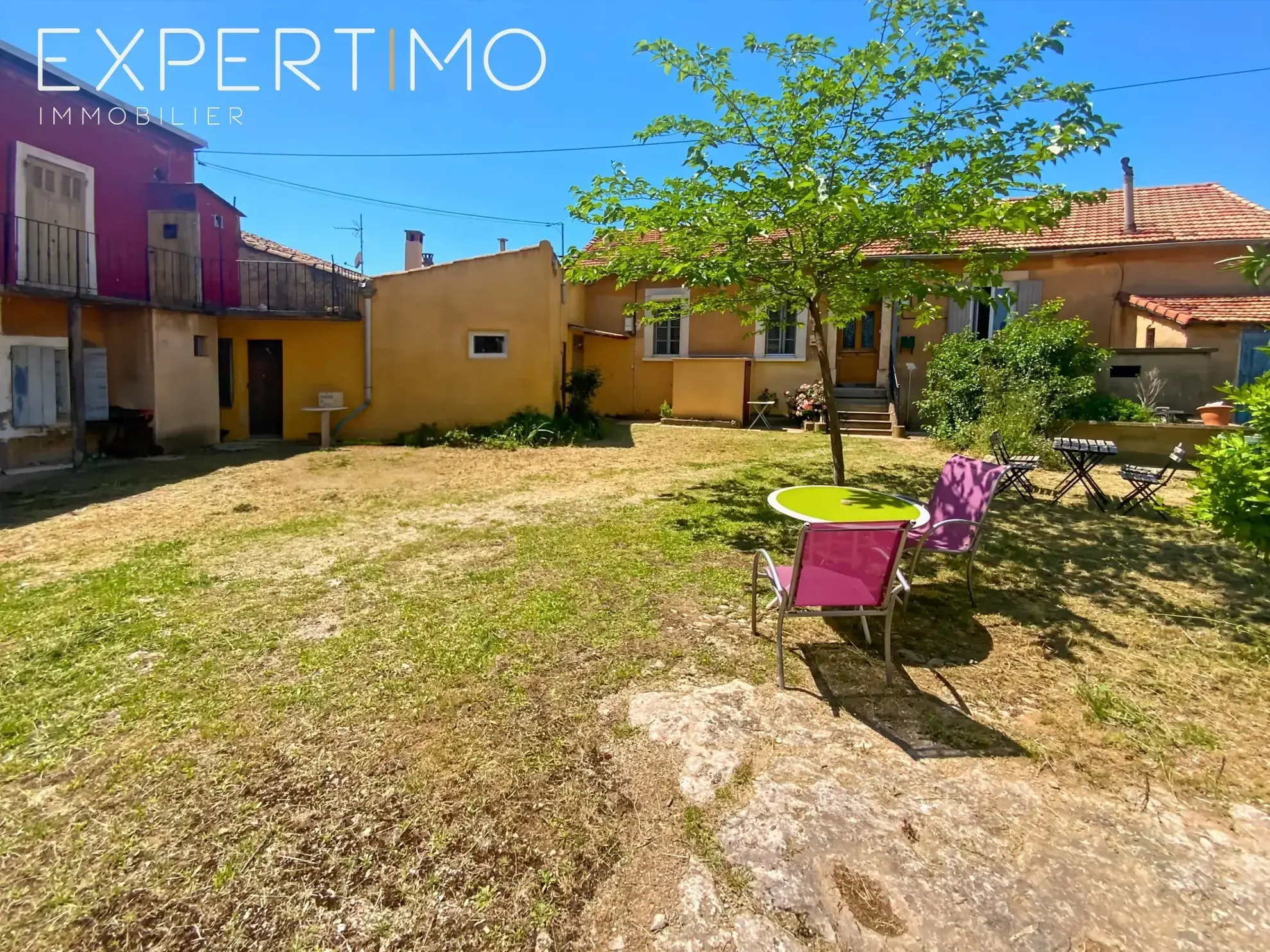 Apt - Lot de 2 appartements rénovés avec terrasse et local attenant 