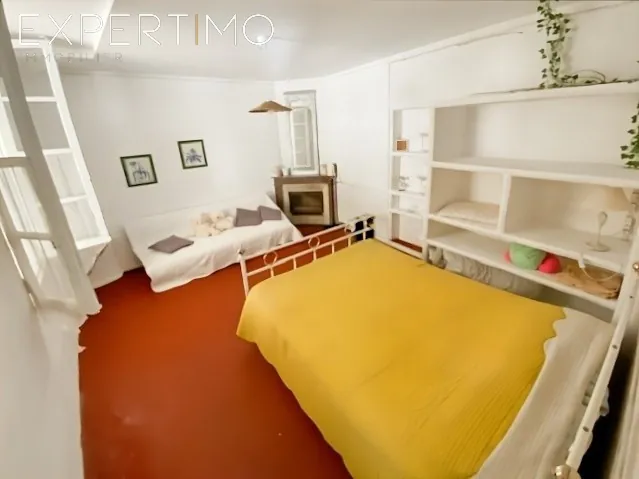 Apt - Lot de 2 appartements rénovés avec terrasse et local attenant 