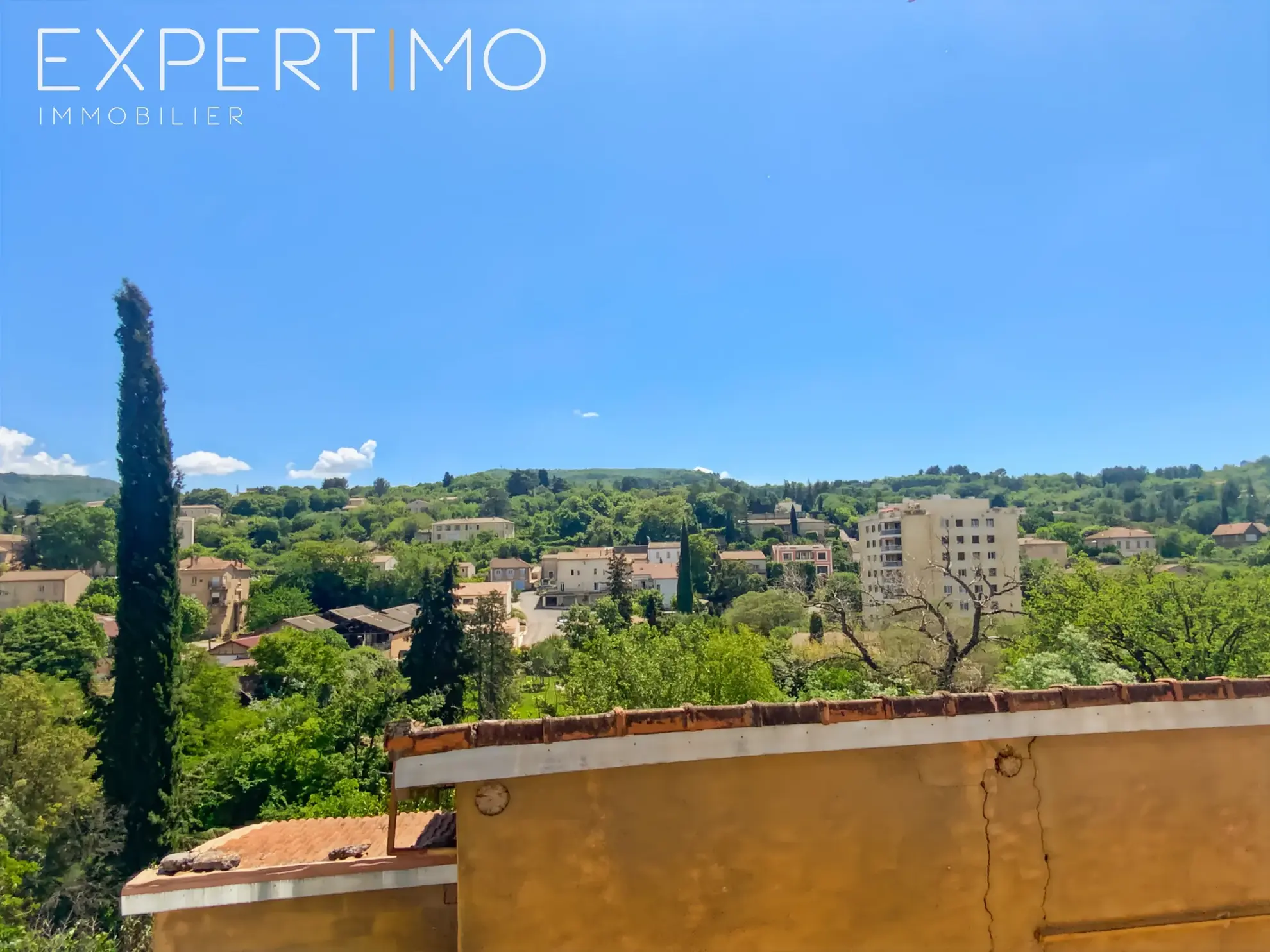 Apt - Lot de 2 appartements rénovés avec terrasse et local attenant 