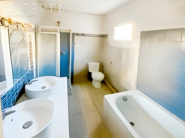 Apt - Lot de 2 appartements rénovés avec terrasse et local attenant 