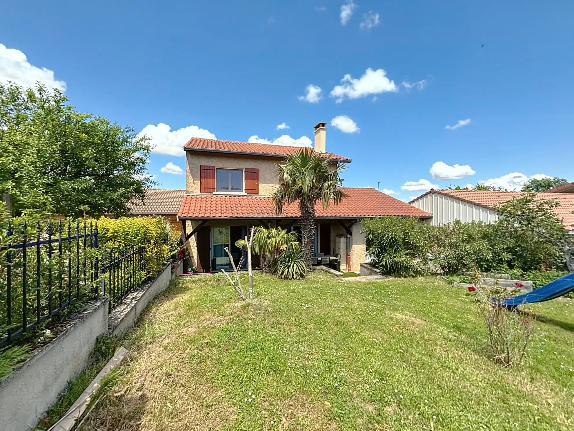 Maison à Givors de 96 m² avec jardin, garage et terrasse dans secteur calme 