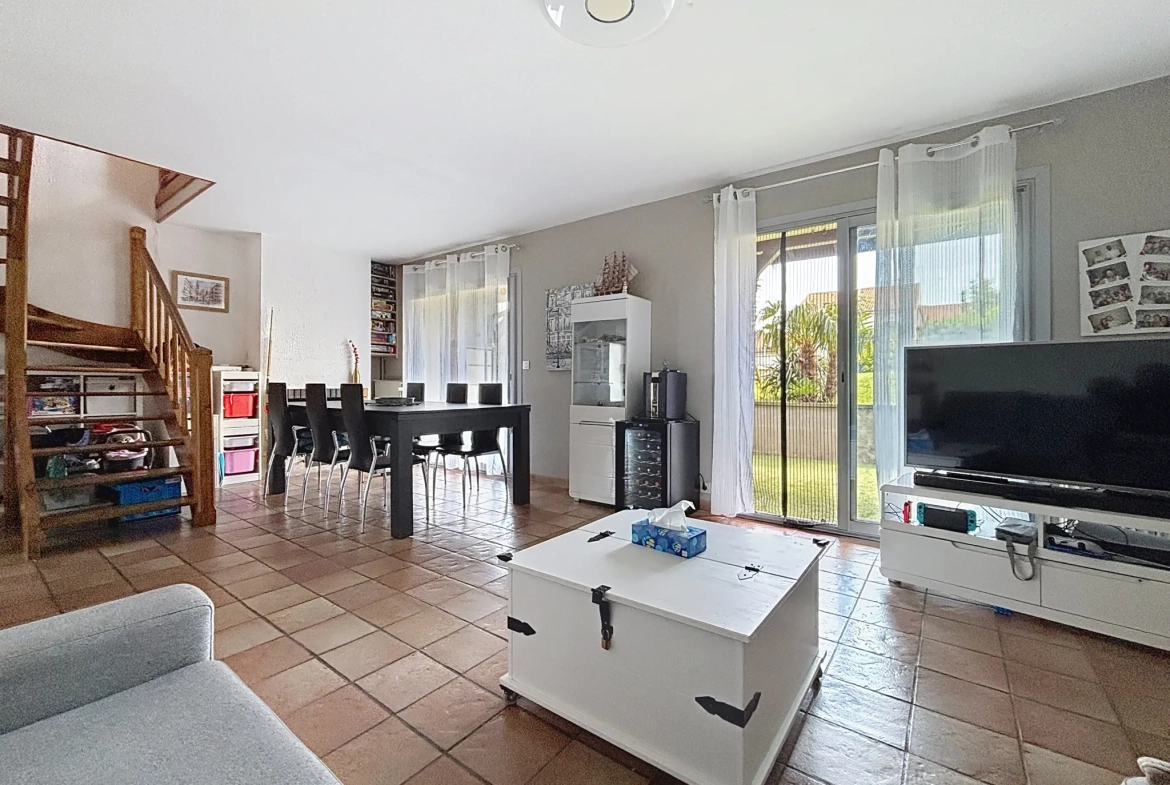 Maison à Givors de 96 m² avec jardin, garage et terrasse dans secteur calme 