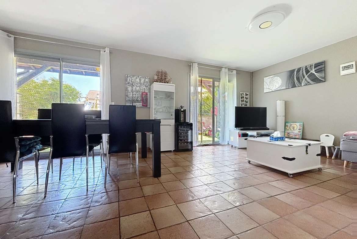 Maison à Givors de 96 m² avec jardin, garage et terrasse dans secteur calme 